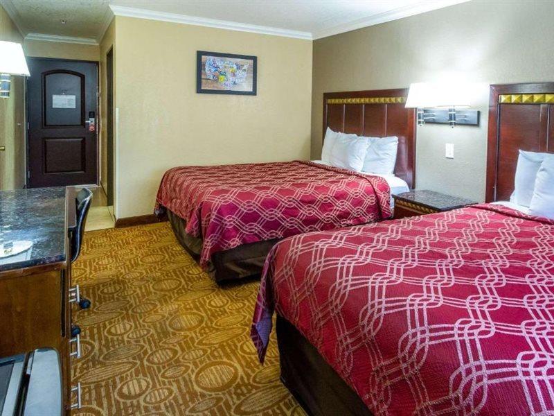 Econo Lodge Inn & Suites Fallbrook Downtown Exterior foto