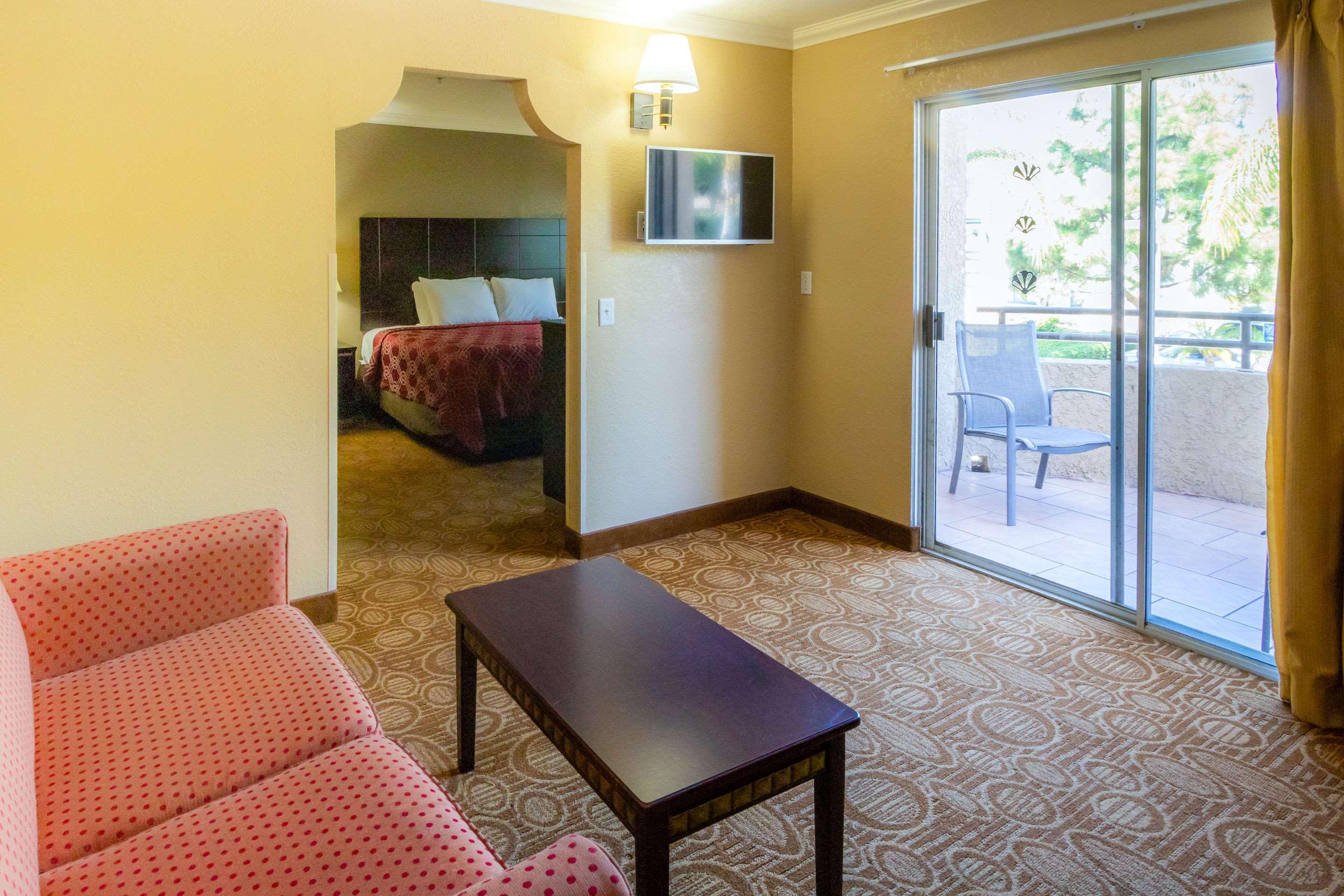 Econo Lodge Inn & Suites Fallbrook Downtown Exterior foto