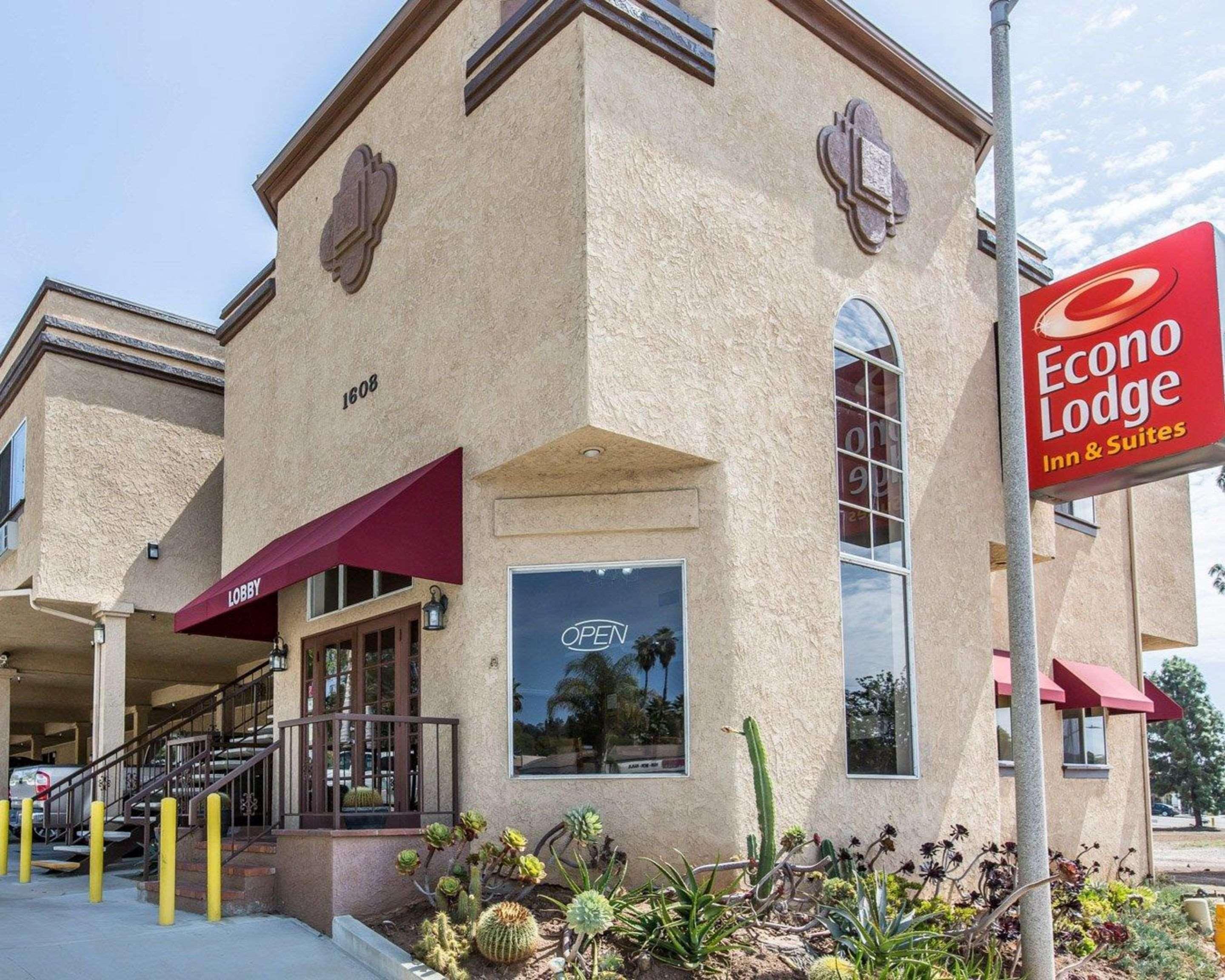 Econo Lodge Inn & Suites Fallbrook Downtown Exterior foto
