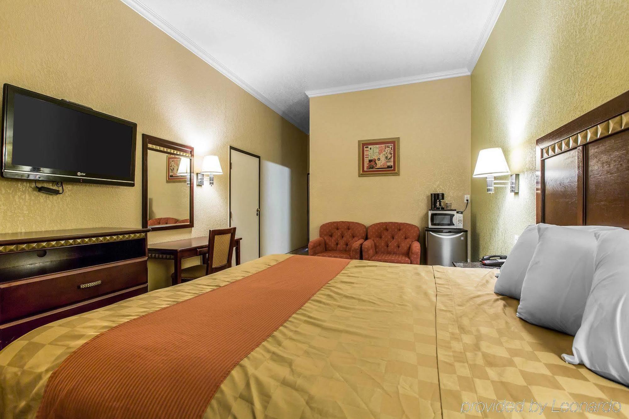 Econo Lodge Inn & Suites Fallbrook Downtown Exterior foto