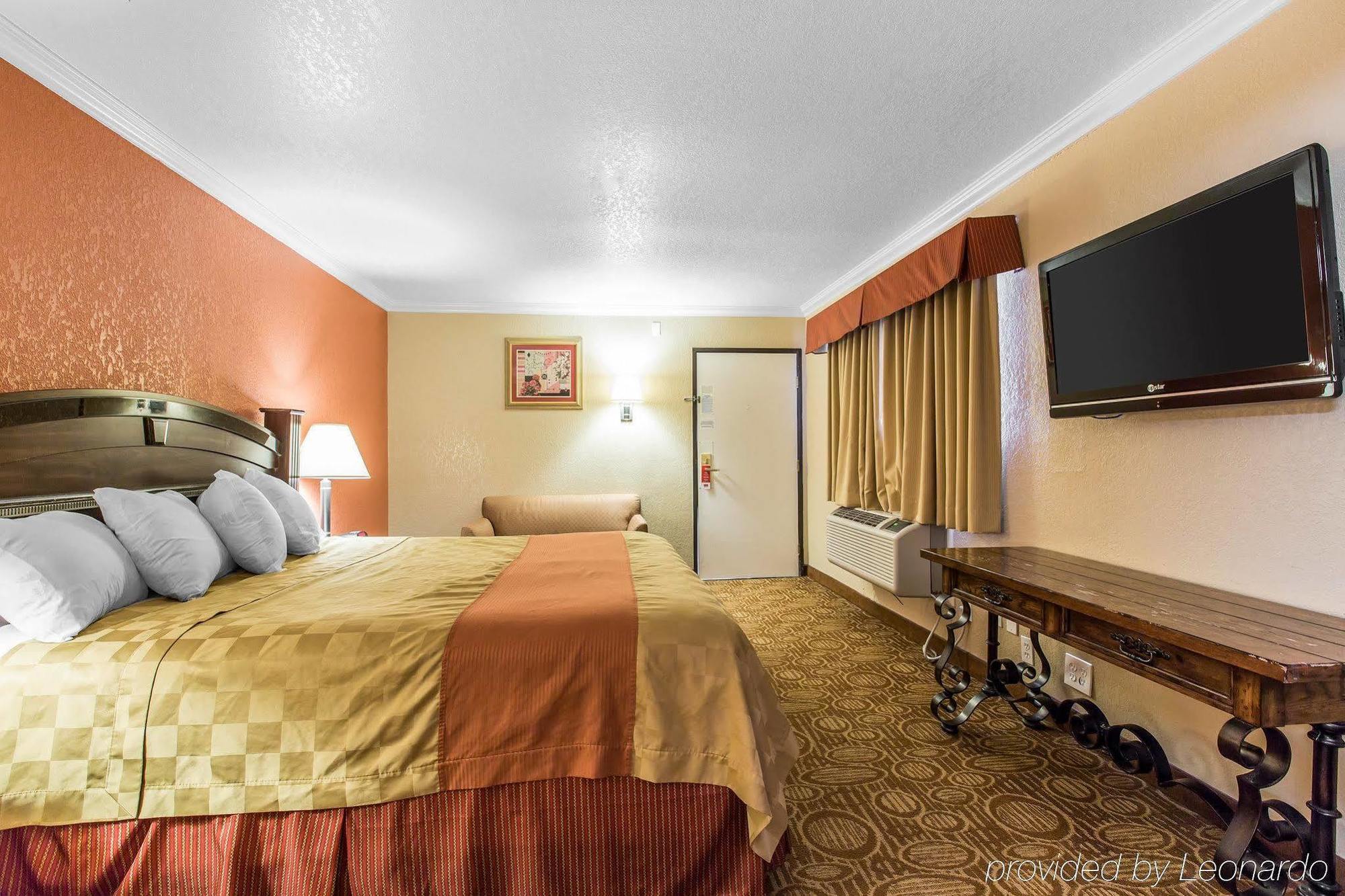 Econo Lodge Inn & Suites Fallbrook Downtown Exterior foto