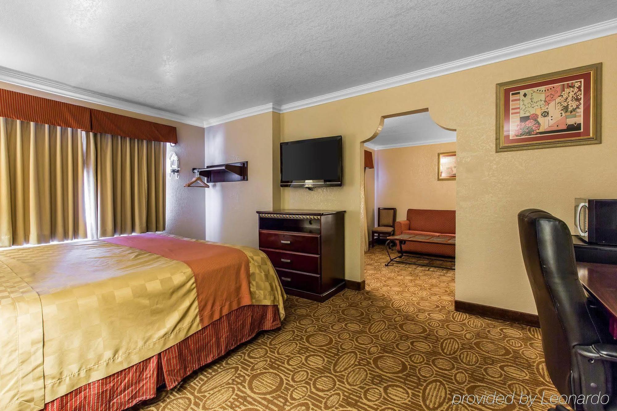 Econo Lodge Inn & Suites Fallbrook Downtown Exterior foto