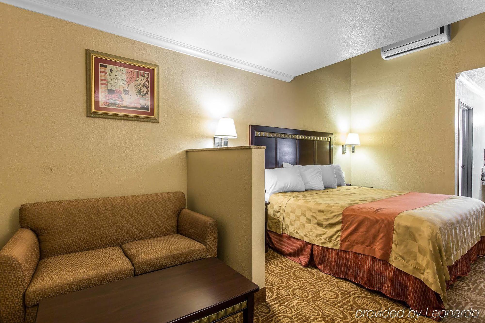 Econo Lodge Inn & Suites Fallbrook Downtown Exterior foto