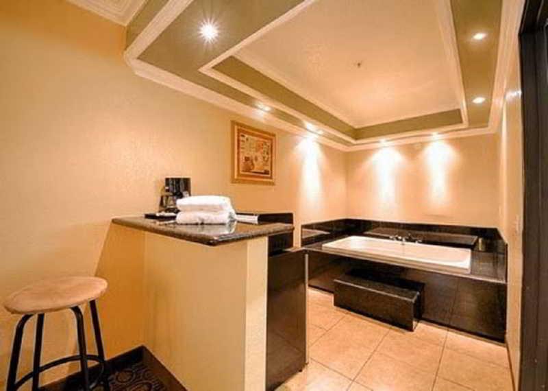 Econo Lodge Inn & Suites Fallbrook Downtown Exterior foto